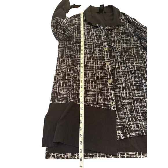 Ali Miles Women's Black Abstract Cinch 3/4 Sleeve Tunic Button Up Blouse Medium - Picture 8 of 8